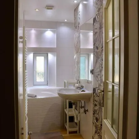 Modern With River View Near Center&train Apartman *